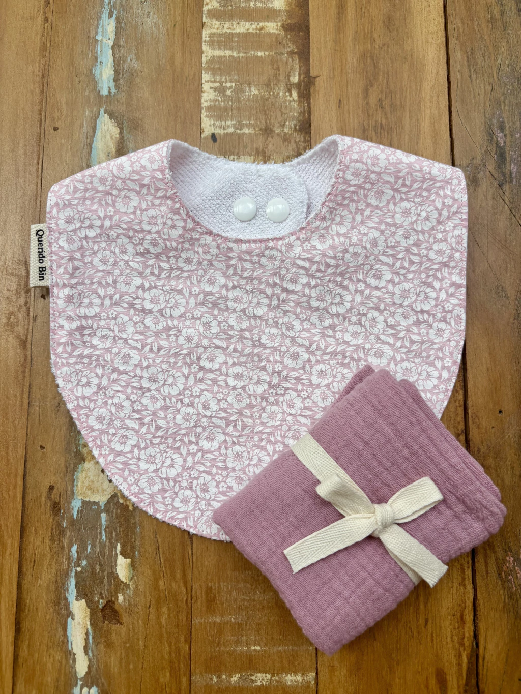 Babador estampado - floral rosa