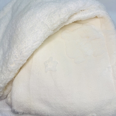 Cobertor bebê Plush Relevo Urso e Estrela - Branco - comprar online