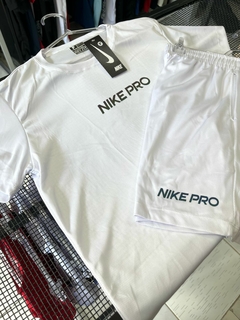 Conjunto Nk Pro - Holográfico Dry Fit na internet