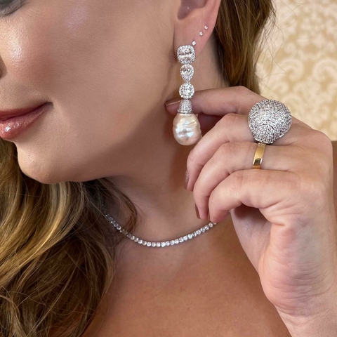 BRINCO LONGO PEROLA BARROCA - comprar online