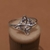 Anillo Nudo de Bruja con cristales en internet