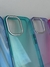 Carcasas transparentes de colores para iPhone con borde metálico en la cámara