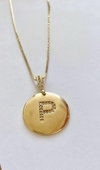 Colar Semijoia Pingente Medalha com Letra - comprar online