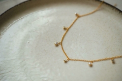 Colar Mini Pérolas e Pontos Luz Dourado