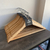 Percha De Madera Lustrada Calidad Superior Premium Pack X3 - Life H&D