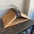 Percha De Madera Lustrada Calidad Superior Premium - Life H&D