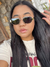 Modelo Mari lentes pretas