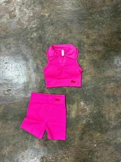Conjunto Lacoste Deportivo Crop + Biker Rosa Shock