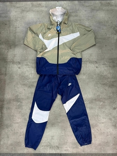 Conjunto Rompevientos Nike Swoosh - Beige y Azul Marino