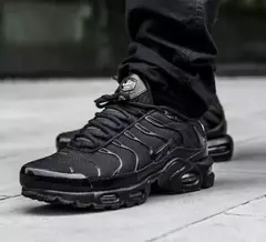 Zapas tipo Air Max One Plus Triple Black en internet