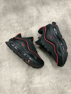 Zapatillas tipo futuro negras linea roja en internet
