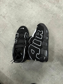 Uptempo negras lineas blancas