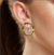 Brinco com Cristal Oval Ondulado Vazado banhado a Ouro - comprar online