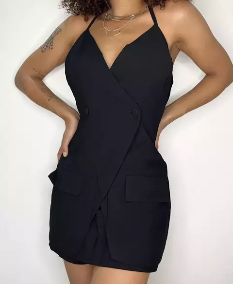 Conjunto Feminino Alfaiataria em Sensoriale Short Saia e Max Blusa de Alça Botões