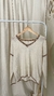 Sweater rosa claro con detalles brillantes en el cuello, mangas y borde inferior