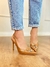 Scarpin caramelo , com detalhes em flor - comprar online