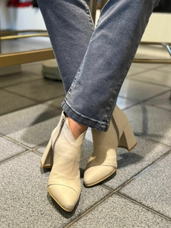 Botas Naomi Ecru en internet