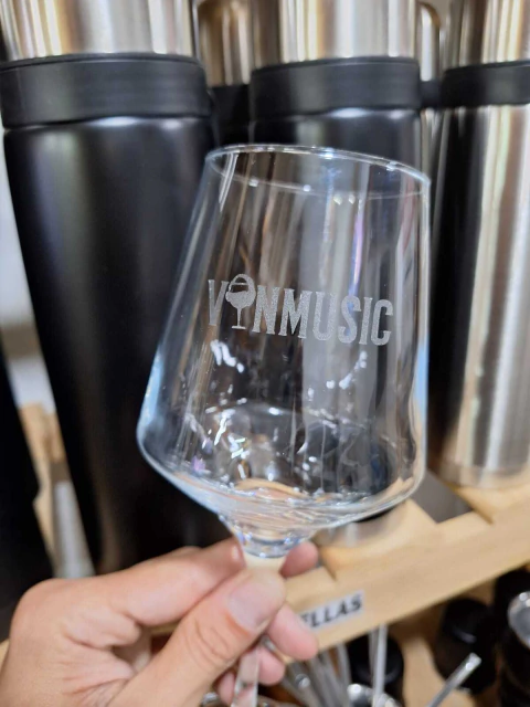 Marca 7 de JAN indumentaria y merchadaising 