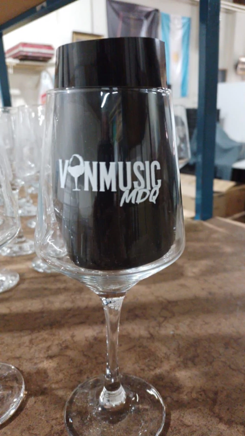 Marca 4 de JAN indumentaria y merchadaising 