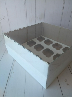 CAJA PARA 12 CUPCAKES 28X28X12CM-TAPA PVC- MICROCORRUGADO BLANCO- 5051 - comprar online