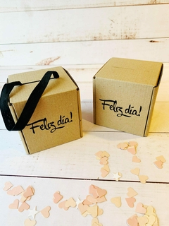 CAJA BOLSA "FELIZ DIA" 11X11X11CM- MULTIPROPÓSITO A- 3016 - comprar online