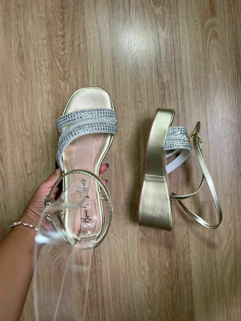 Sandália Plataforma Dourada Strass