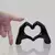 Escultura Decorativa Abstrata Mão Love - Arte que transmite afeto e estilo na internet