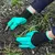 Par de Luvas com 8 Garras para Jardinagem - Offers Plus