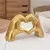 Imagem do Escultura Decorativa Abstrata Mão Love - Arte que transmite afeto e estilo