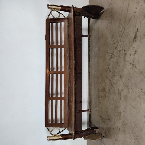 Antigo banco de bonde em madeira com encosto móvel. Peças originais de época. Raridade.