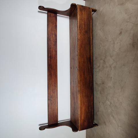 Antigo banco de igreja em madeira nobre.