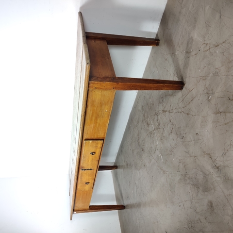 Mesa mineira em peroba maciça.