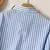 Elegância Despojada à Francesa: Camisa Listrada de Linho Puro Azul Confortável na internet