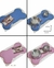 Jogo americano para pets em formato de osso, disponível nas cores azul e rosa, com dimensões de 47 cm por 30 cm, ideal para colocar comedouros de cães.