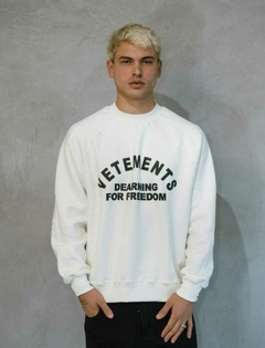BUZO FRIZA OVERSIZE VETEMENTS