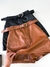 Shorts Saia Feminino em Courino Bolso Faca com Cinto Monise Ref. 1444