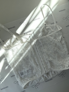 Corset Neve na internet