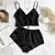 Conjunto de Pijamas Luxo Feminino – Conforto e Elegância para Seus Momentos de Descanso na internet
