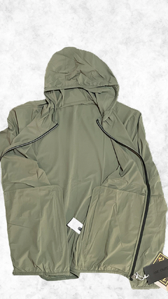 Campera Deportiva Impermeable Varios Colores en internet