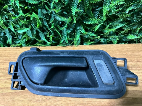 Amarok Macaneta Interna Porta Diant. Tras. Ld 10/17 - Preto