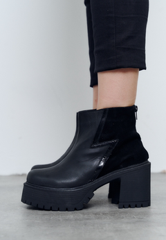 Botas Deneb en internet
