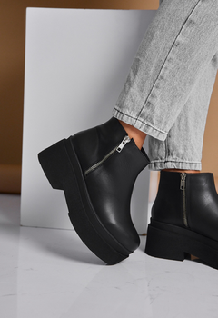 Botas Luna en internet