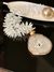 Imagem do COLAR DE MESA DE RESINA FOLHA BRANCA BRILHANTE COM CHAPA DE ÁGATA (M)