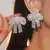 Brincos Laço Strass – Luxo Delicado com Toque Romântico