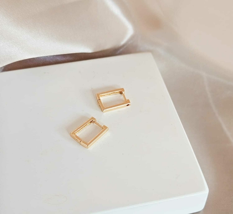 Argola pequena quadrada