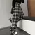Calça preta xadrez oversized - comprar online