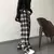 Calça preta xadrez oversized