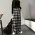 Calça preta xadrez oversized