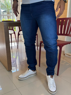 CALÇA Masculina Jeans AZUL ESCURO COM USED - Com Lycra Elastano - Alta Elasticidade - Slim Masculina - Calça e Bermuda Jeans Masculina de Qualidade Direto da Fábrica - LIONS JEANS