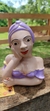 Boneca Namoradeira Lilás – Charme e Elegância para Sua Varanda e Janela